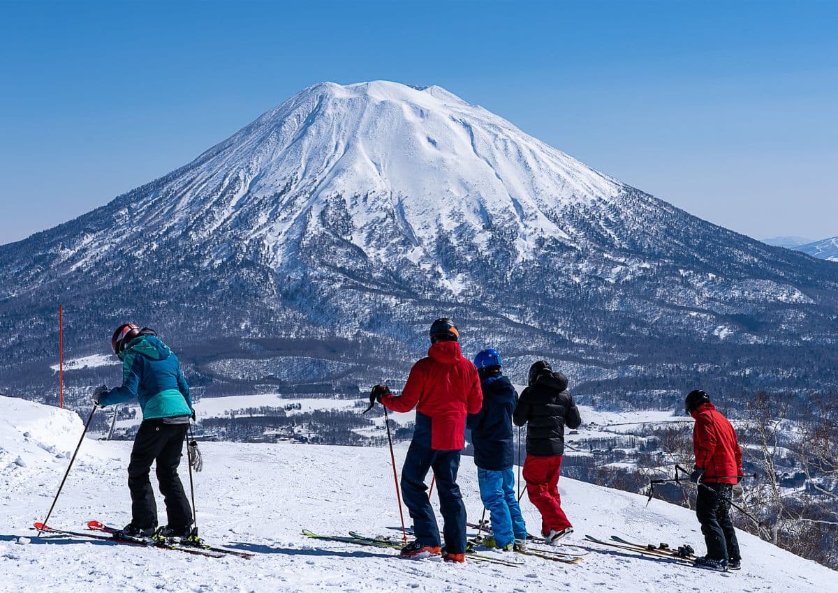 Blick auf den Mount Yōtei von den Skipisten in Niseko