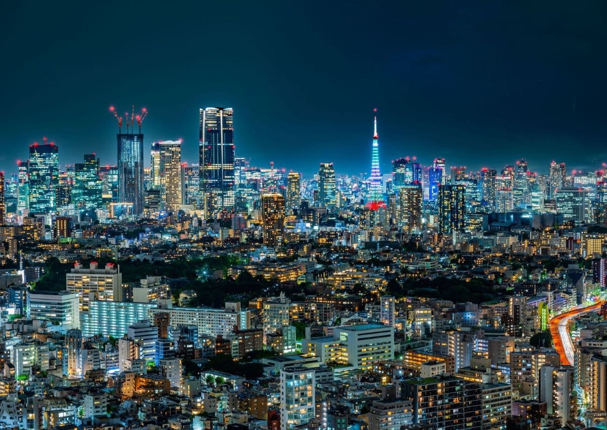Die Megametropole Tokio bei Nacht