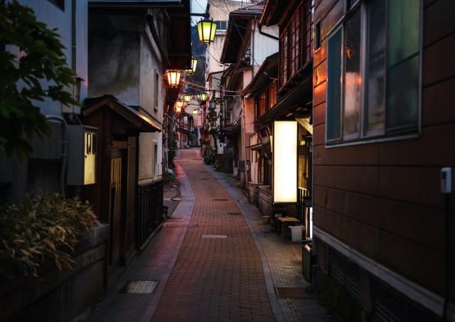 Die Seitenstrassen von Shibu Onsen bei Nacht