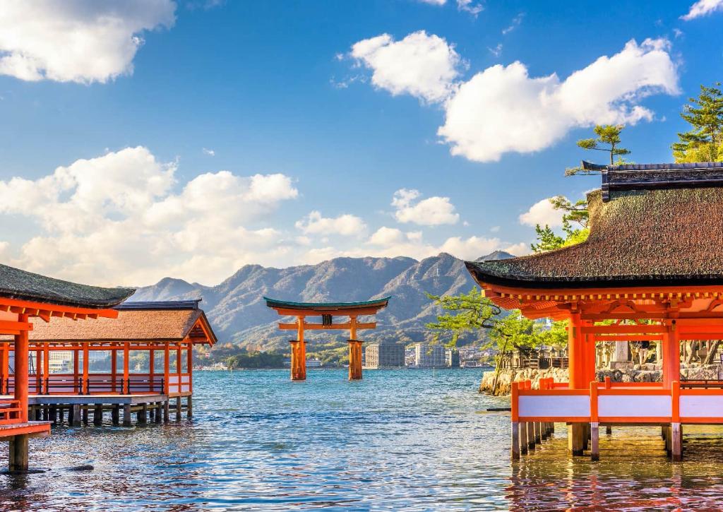 Das berühmte schwimmende Torii-Tor