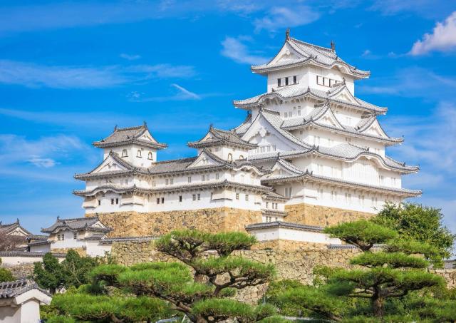 Himeji ist auch bekannt als Shirasagi-jo - 