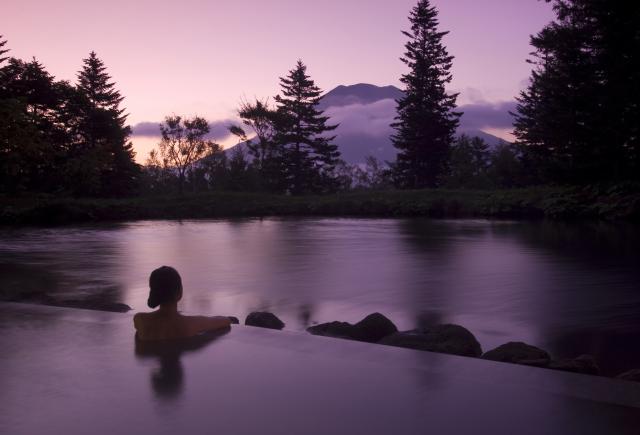 Entspannen in einer heissen Quelle, Niseko