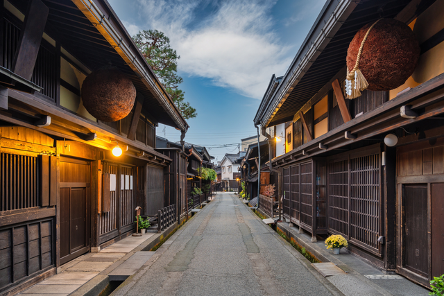 Die Altstadt von Takayama am frühen Abend 