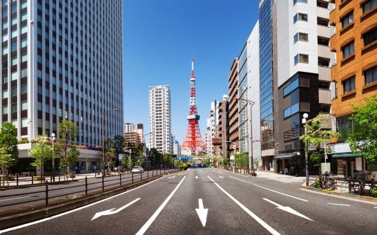 Strasse vom Tokyo Tower in Shiba Koen, Minato, Tokyo, Japan