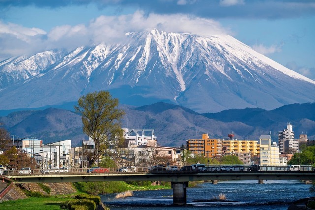 Stadtbild von Morioka mit dem Iwate-Berg
