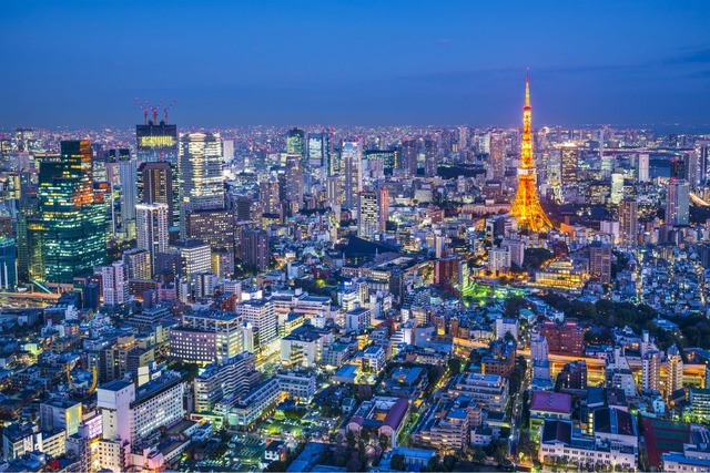 Tokio bei Nacht aus der Höhe