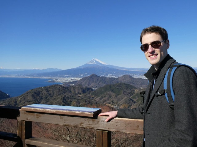 Blick über die Izu-Halbinsel zum Fuji-san. Klare Sicht geniesst man besonders im Winter