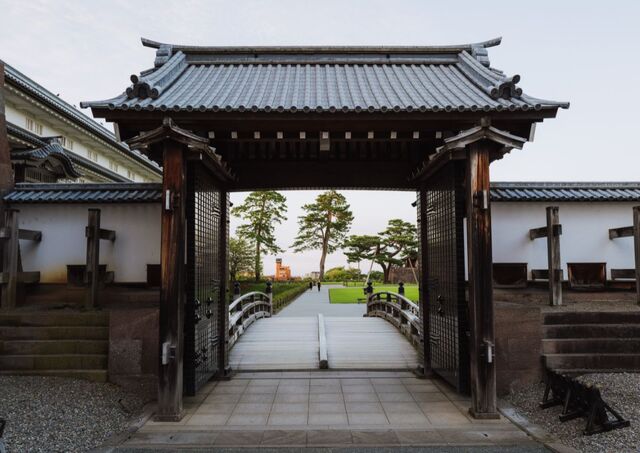 Das Ichinomon-Tor an der Burg Kanazawa, Japan